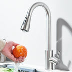 Torneira Monocomando Níquel Escovado com Spray Extensível